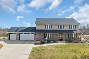 10446 S George Dr, Oak Creek, WI 53154 - Photo 2