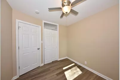 7852 W Hope Ave, Milwaukee, WI 53222 - Photo 10