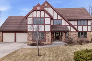 12605 N St Anne Ln, Mequon, WI 53092 - Photo 4