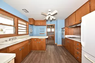 1927 N 118th St, Wauwatosa, WI 53226 - Photo 6