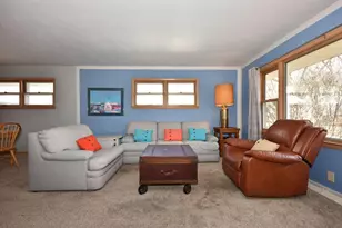 1927 N 118th St, Wauwatosa, WI 53226 - Photo 2