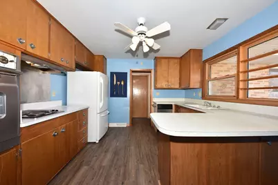 1927 N 118th St, Wauwatosa, WI 53226 - Photo 8