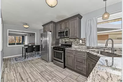 6045 W Lincoln Creek Dr, Milwaukee, WI 53218 - Photo 16