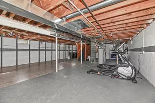 6045 W Lincoln Creek Dr, Milwaukee, WI 53218 - Photo 24