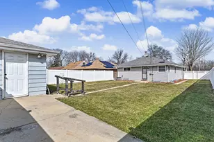 6045 W Lincoln Creek Dr, Milwaukee, WI 53218 - Photo 28