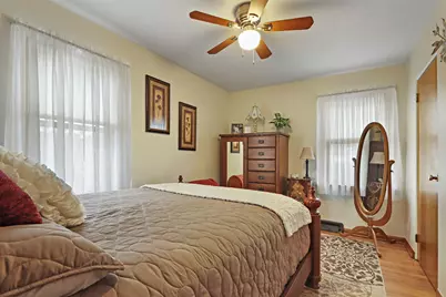 2408  Mitchell St, Racine, WI 53403 - Photo 8