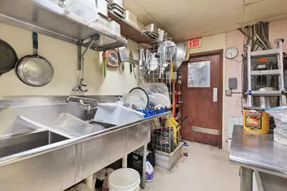 5487 S 76th St, Greendale, WI 53129 - Photo 8