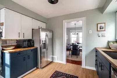 6723 W Wells St, Wauwatosa, WI 53213 - Photo 6