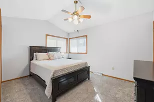 8331 N 93rd St, Milwaukee, WI 53224 - Photo 12