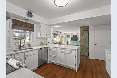 655 E Petunia Ln, Beloit, WI 53511 - Photo 8