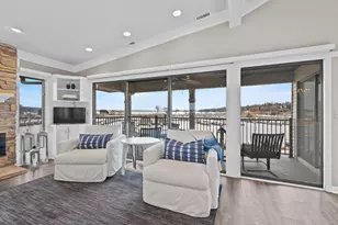 12 Abbey Villa Cir, Fontana, WI 53125 - Photo 6