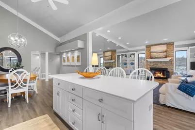 12  Abbey Villa Cir #B, Fontana, WI 53125 - Photo 14