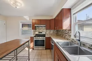 3937 E Squire Ave, Cudahy, WI 53110 - Photo 8