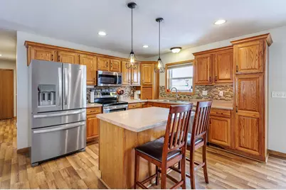 304  Heather Pl, Holmen, WI 54636 - Photo 4