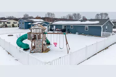 304  Heather Pl, Holmen, WI 54636 - Photo 24