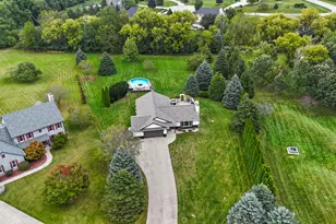W310S2748 Wild Rose Ln, Genesee, WI 53188 - Photo 2