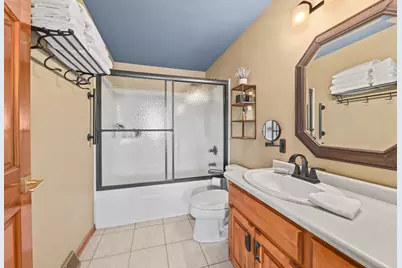 14220 W North Oak Blvd, New Berlin, WI 53151 - Photo 20