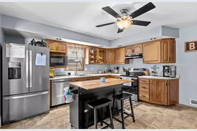631 S 32nd St, Manitowoc, WI 54220 - Photo 8