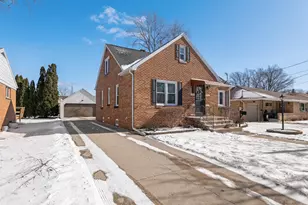 631 S 32nd St, Manitowoc, WI 54220 - Photo 1