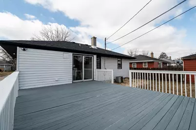 8600 W Crossfield Ave, Milwaukee, WI 53225 - Photo 30