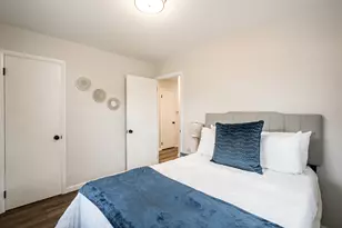 8600 W Crossfield Ave, Milwaukee, WI 53225 - Photo 16