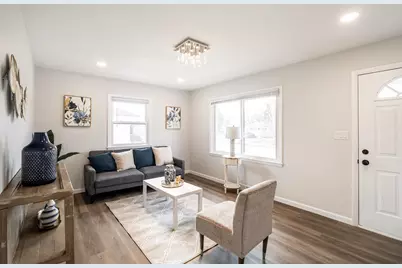 8600 W Crossfield Ave, Milwaukee, WI 53225 - Photo 10