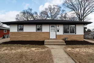 8600 W Crossfield Ave, Milwaukee, WI 53225 - Photo 28
