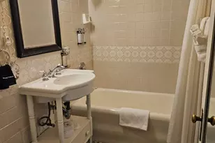 1028 E Juneau Ave, Milwaukee, WI 53202 - Photo 6