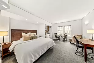 1028 E Juneau Ave, Milwaukee, WI 53202 - Photo 10