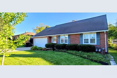 9715 W Wisconsin Ave, Wauwatosa, WI 53226 - Photo 2