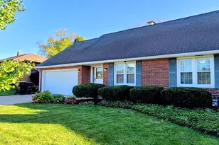 9715 W Wisconsin Ave, Wauwatosa, WI 53226 - Photo 2