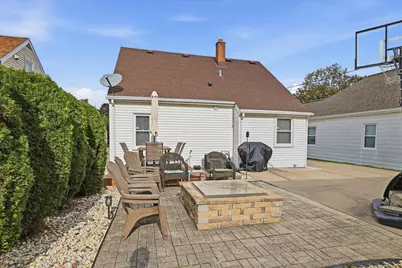 7637  Eagle St, Wauwatosa, WI 53213 - Photo 22