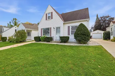 7637  Eagle St, Wauwatosa, WI 53213 - Photo 28