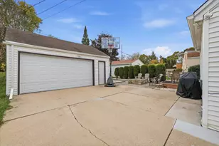 7637 Eagle St, Wauwatosa, WI 53213 - Photo 24