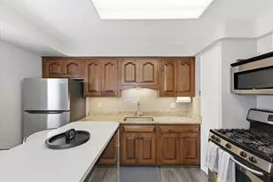 7637 Eagle St, Wauwatosa, WI 53213 - Photo 8