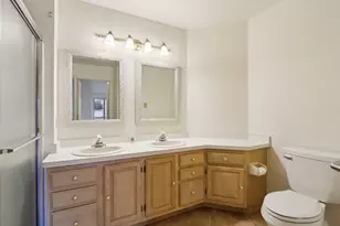 W240N2192 Dorchester Dr, Pewaukee, WI 53072 - Photo 10