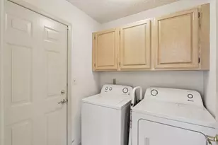 W240N2192 Dorchester Dr, Pewaukee, WI 53072 - Photo 16