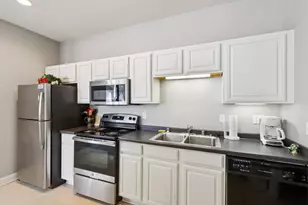 W240N2192 Dorchester Dr, Pewaukee, WI 53072 - Photo 22