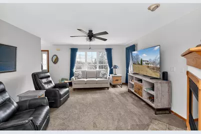 731  Hidden View Ct, Slinger, WI 53086 - Photo 2