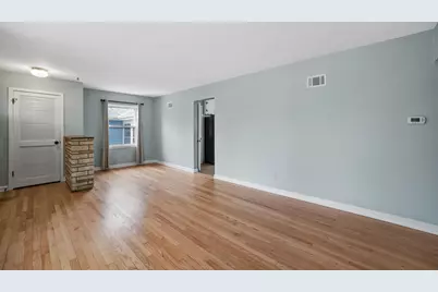 2538 S 75th St, West Allis, WI 53219 - Photo 8