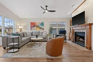 8109 S Forest Meadows Dr, Franklin, WI 53132 - Photo 12