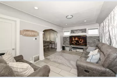 2523 W Maple St #2525, Milwaukee, WI 53204 - Photo 4