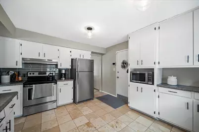 2509  Algoma Ter, Waukesha, WI 53188 - Photo 4