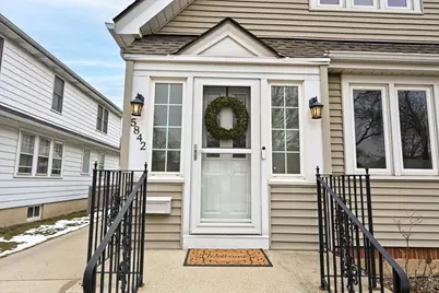 5842 N Bay Ridge Ave, Whitefish Bay, WI 53217 - Photo 2