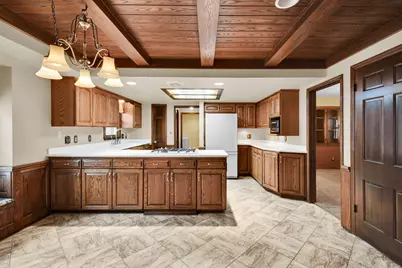 2550  Harmony Cir, Brookfield, WI 53045 - Photo 10