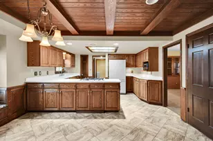 2550 Harmony Cir, Brookfield, WI 53045 - Photo 10