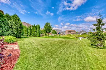 9067 S Cordgrass Cir, Franklin, WI 53132 - Photo 44