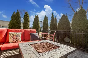 5335 S Sutton Pl, Greenfield, WI 53221 - Photo 16