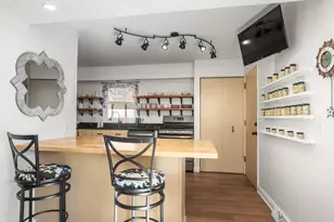 5335 S Sutton Pl, Greenfield, WI 53221 - Photo 20