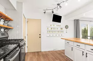 5335 S Sutton Pl, Greenfield, WI 53221 - Photo 22